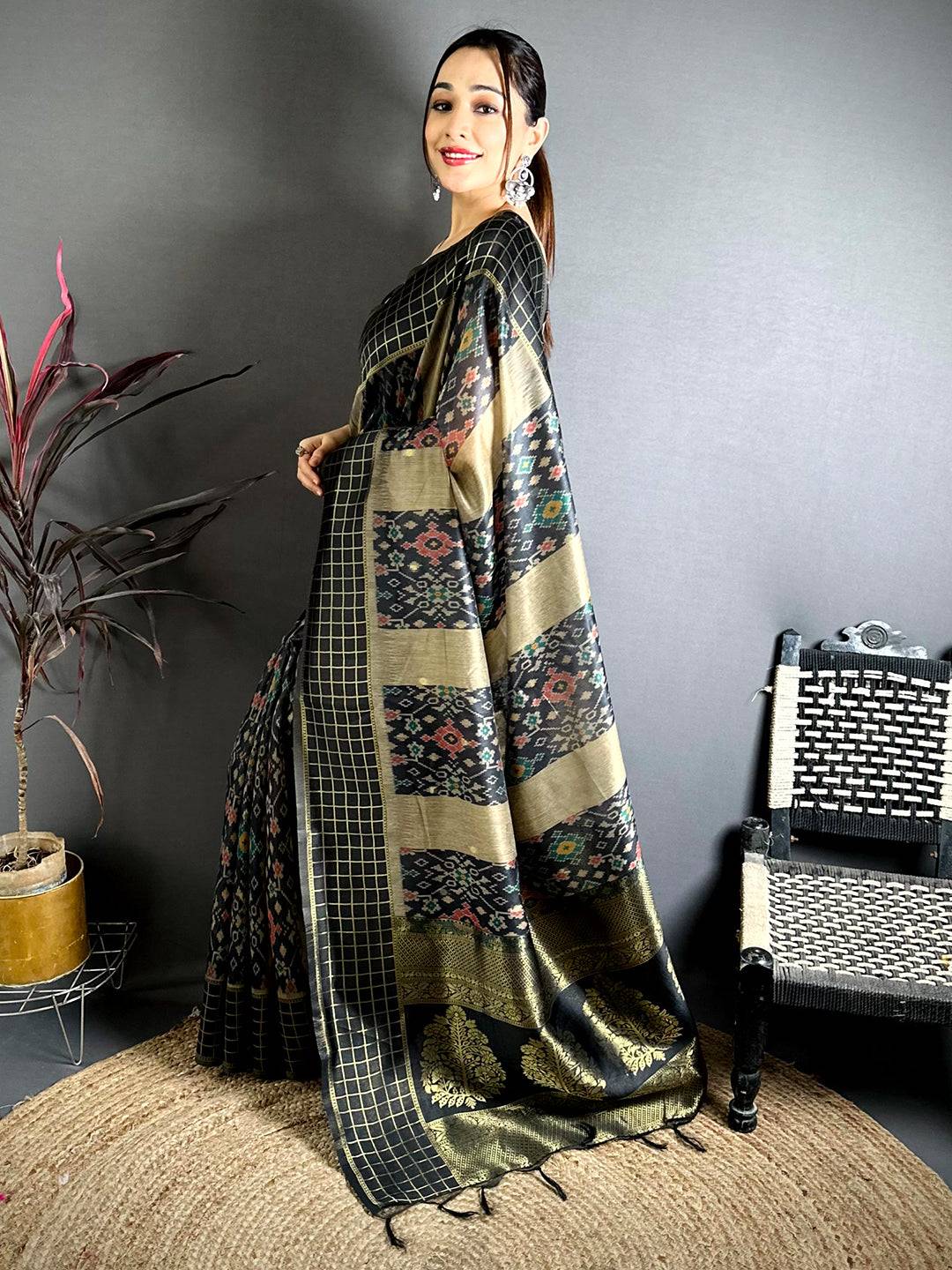 Stylish Black Soft Silk Zari Chex Pattu Saree