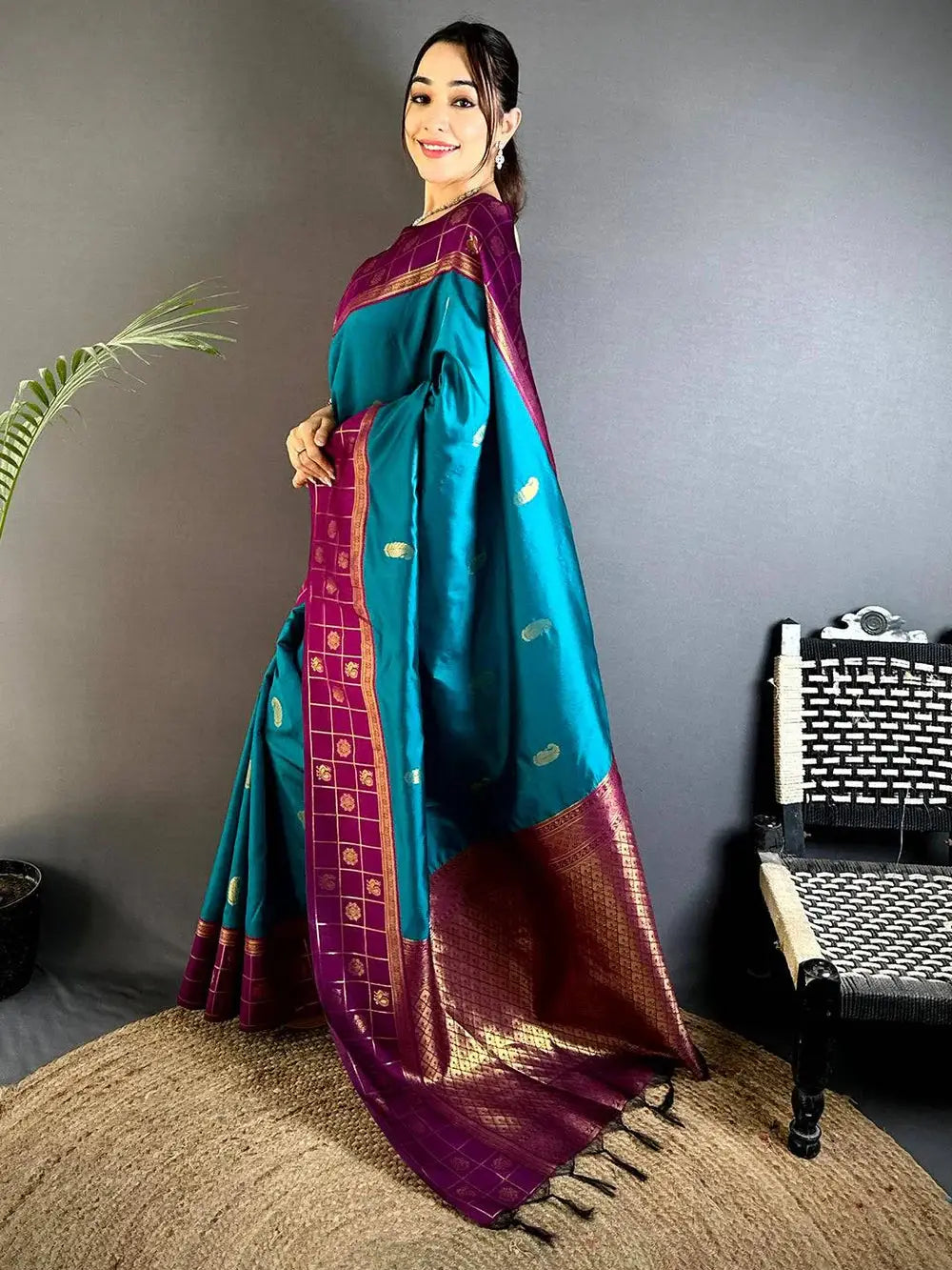 Peacock Aura Banarasi Katan Silk Pattu Saree


