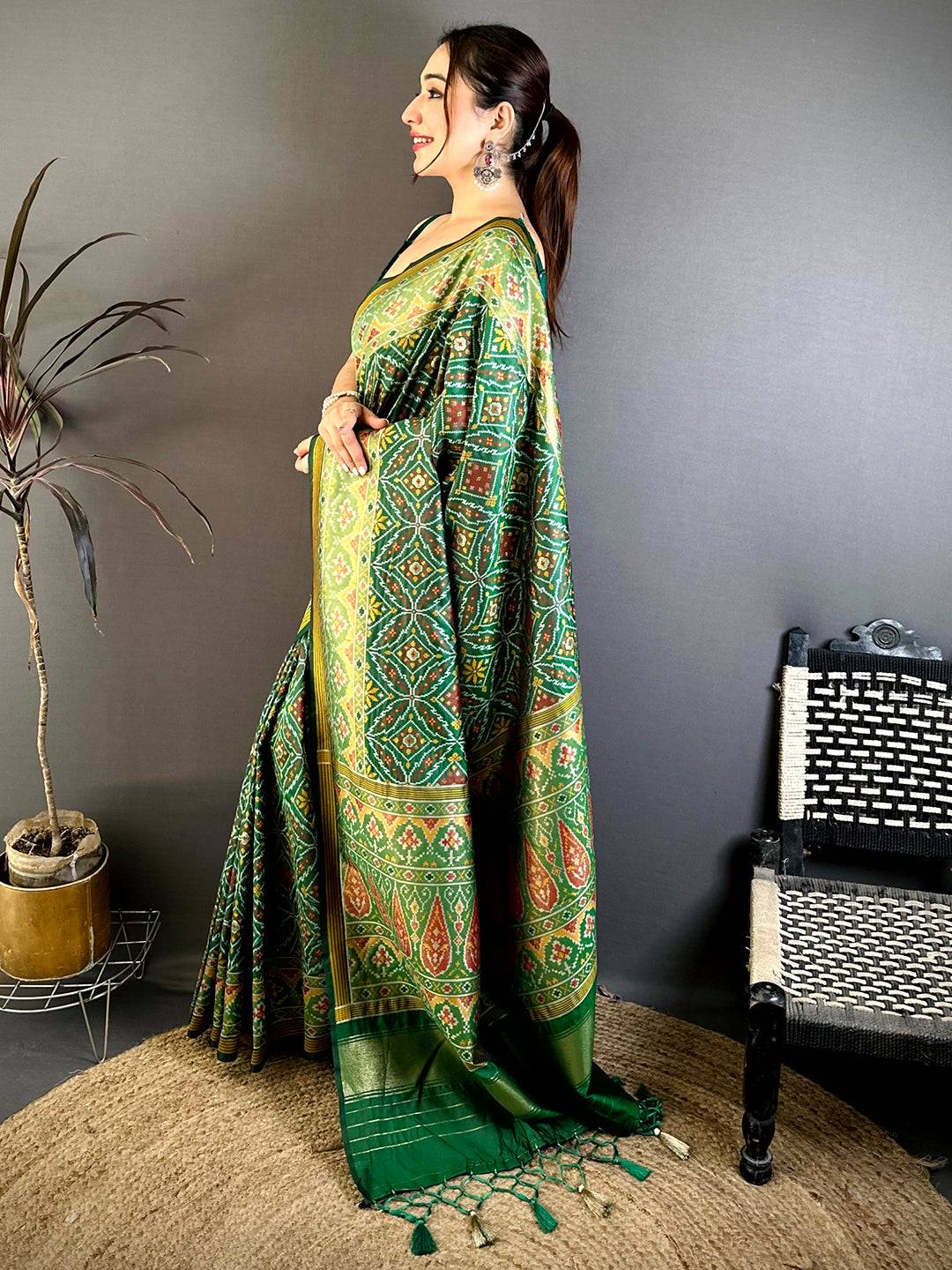 Classic Green Soft Silk Patola Weaving Pattu Saree