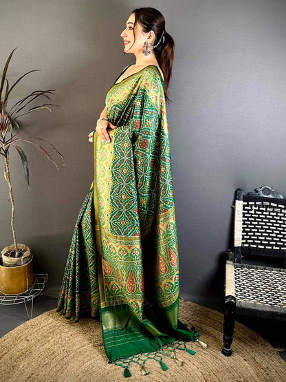 Classic Green Soft Silk Patola Weaving Pattu Saree