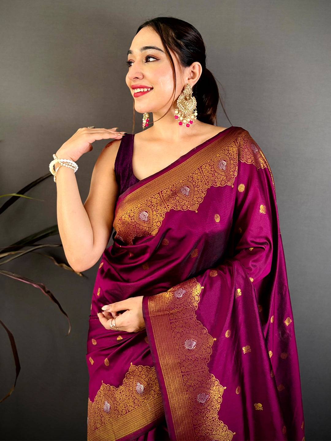 Royal Butti Pattern Soft Silk Zari Pattu Saree