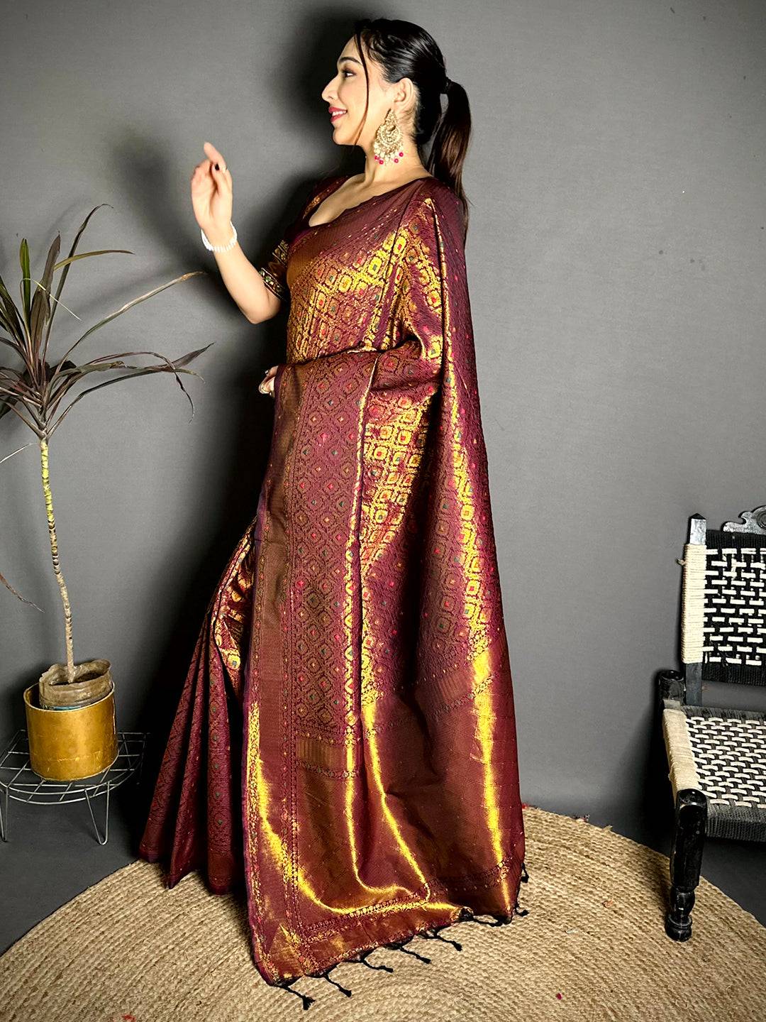 Classic Soft Silk Geometric Woven Pattu Saree