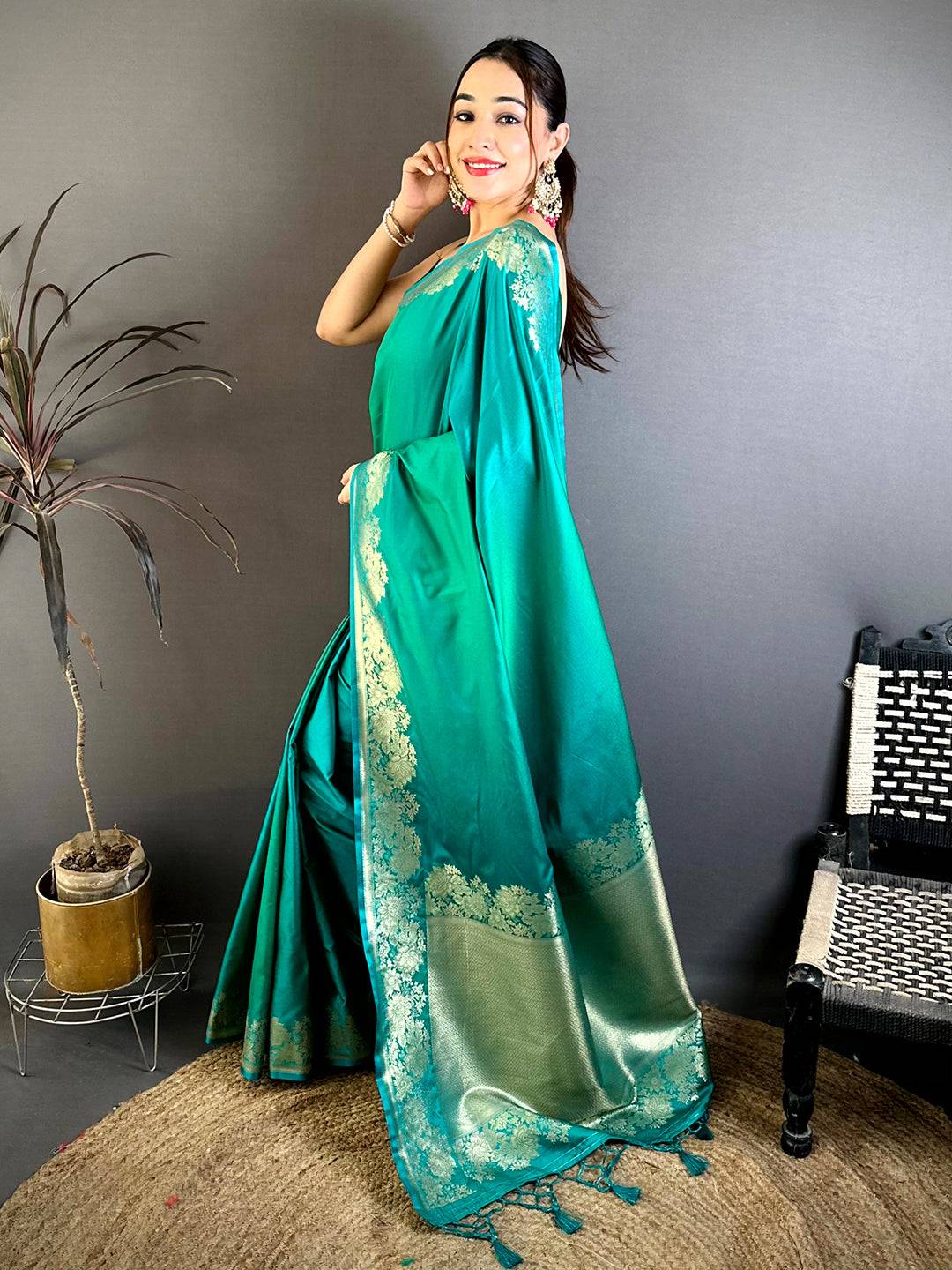 Classic Ombre Weaving Mashru Silk Pattu Saree