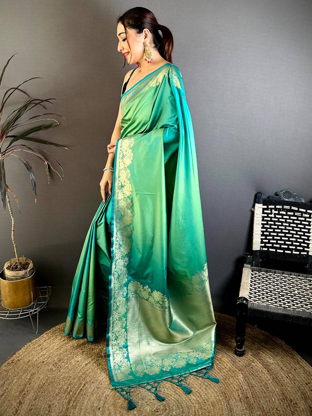 Exclusive Ombre Weaving Mashru Silk Pattu Saree
