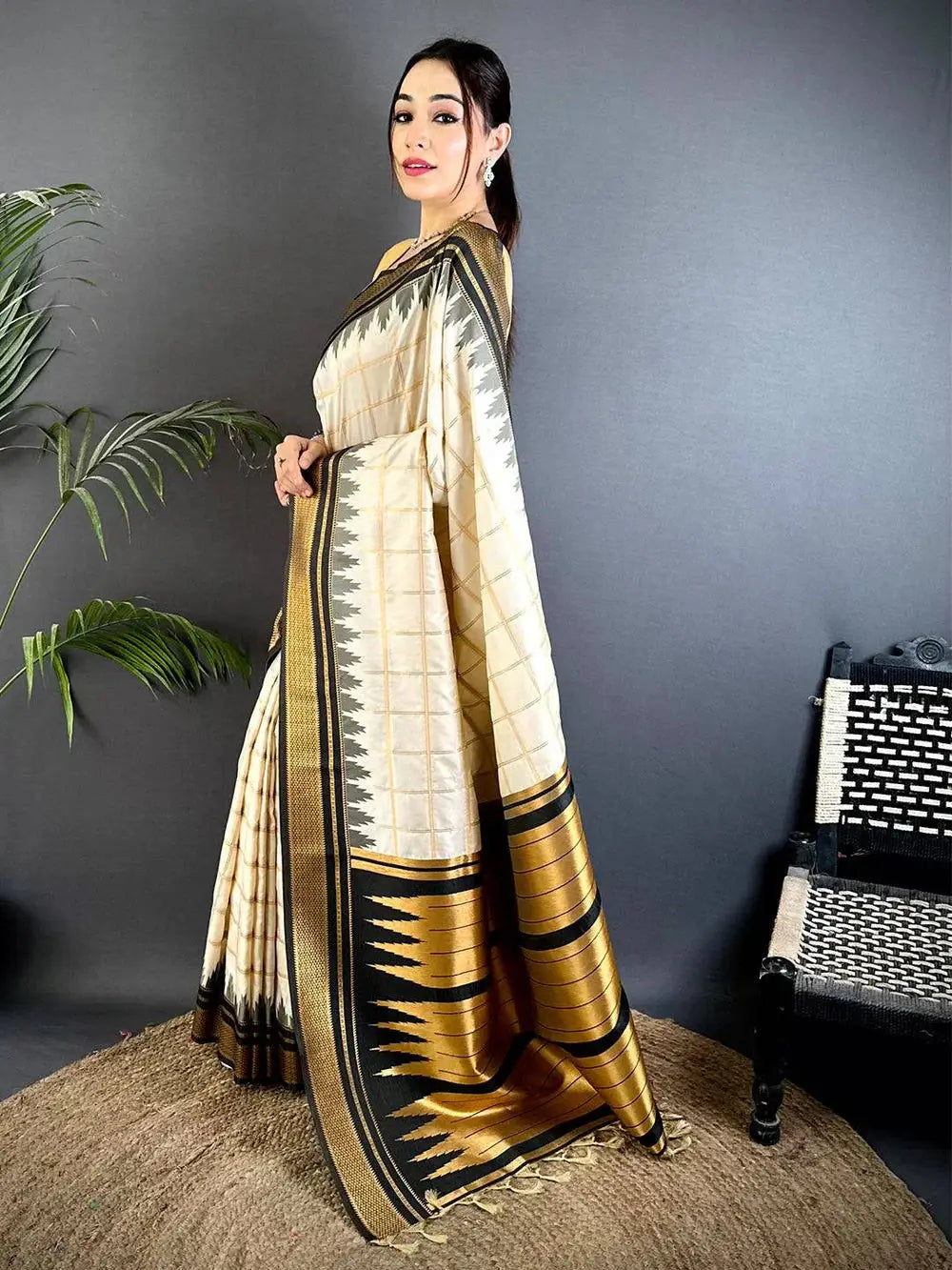 Royal Dual Tone Gold Zari Pattu Saree