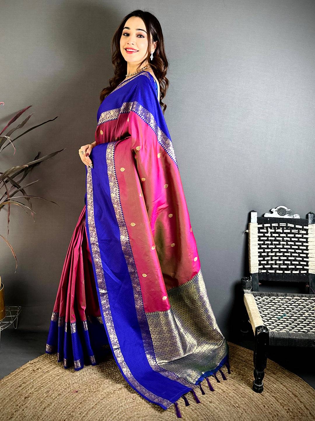 Wine Dual Tone Gadwal Pattu Saree