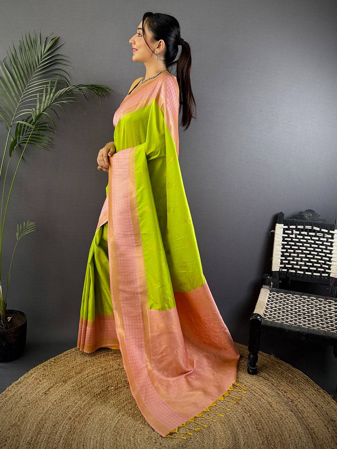 Green Kolam Zari Butta Soft Silk Pattu Saree