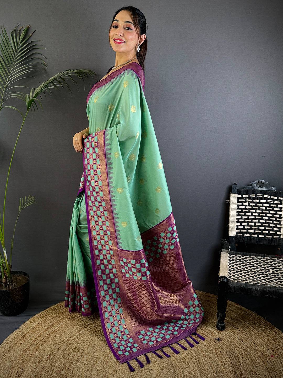 Royal Minakari Chess Border Soft Silk Pattu Saree
