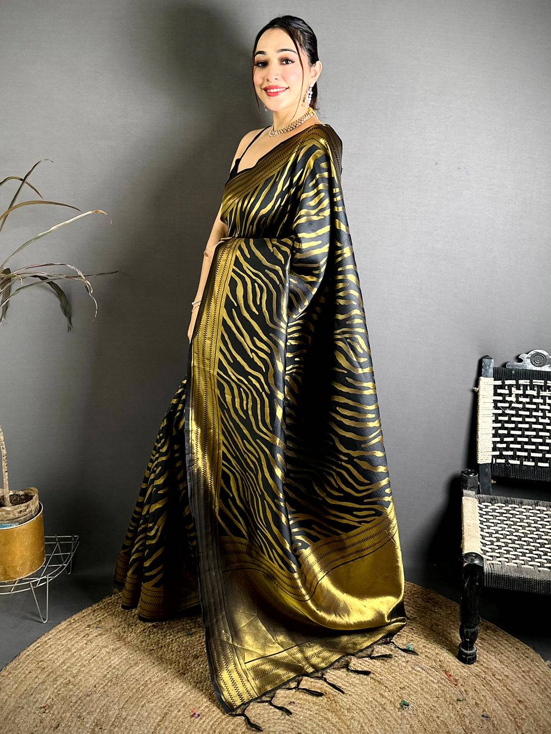 Banarasi Katan Silk Zebra Stripe Zari Pattu Saree
