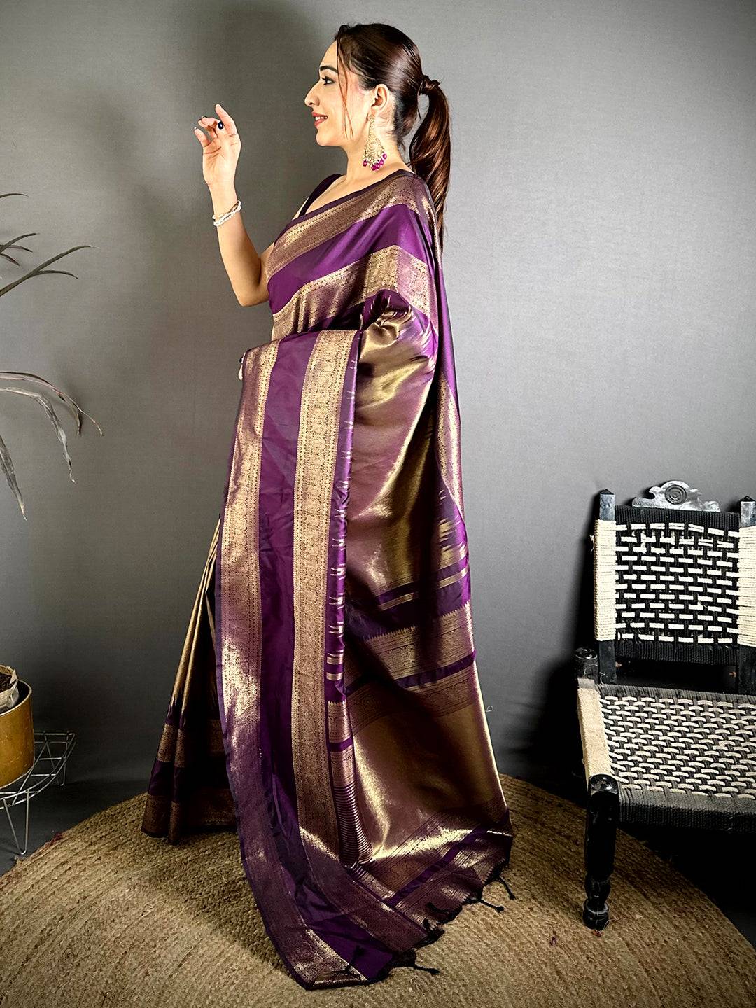 Soft Silk Zari Tissue Gadwal Border Pattu Saree
