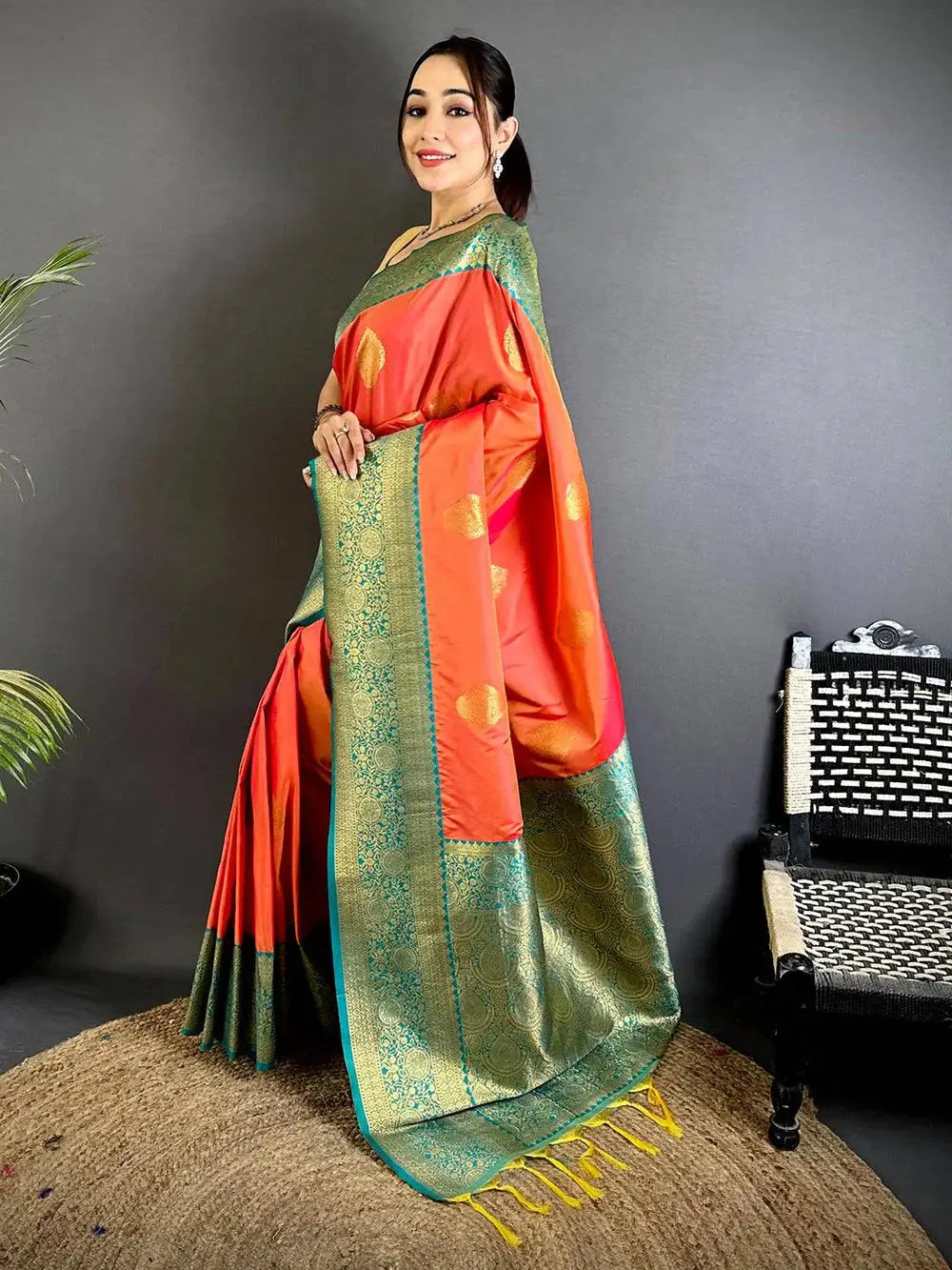 
Radiance Two Tone Soft Silk Pattu Saree


