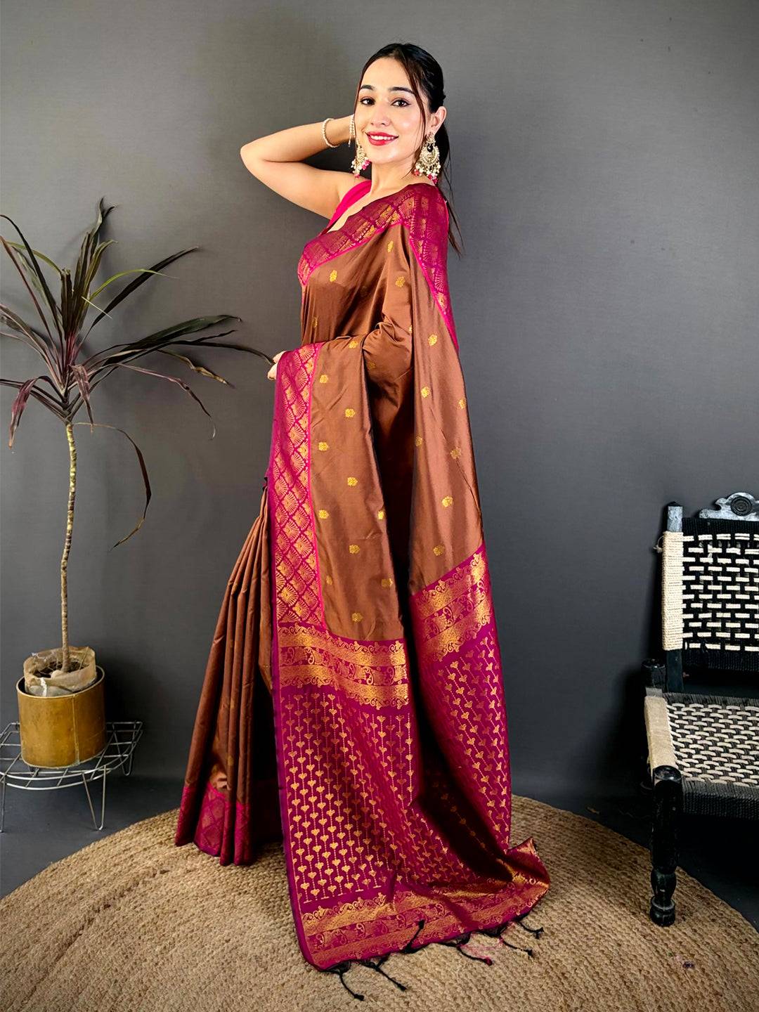 Stylish Ethnic Motif Rich Pallu Soft Silk Pattu Saree