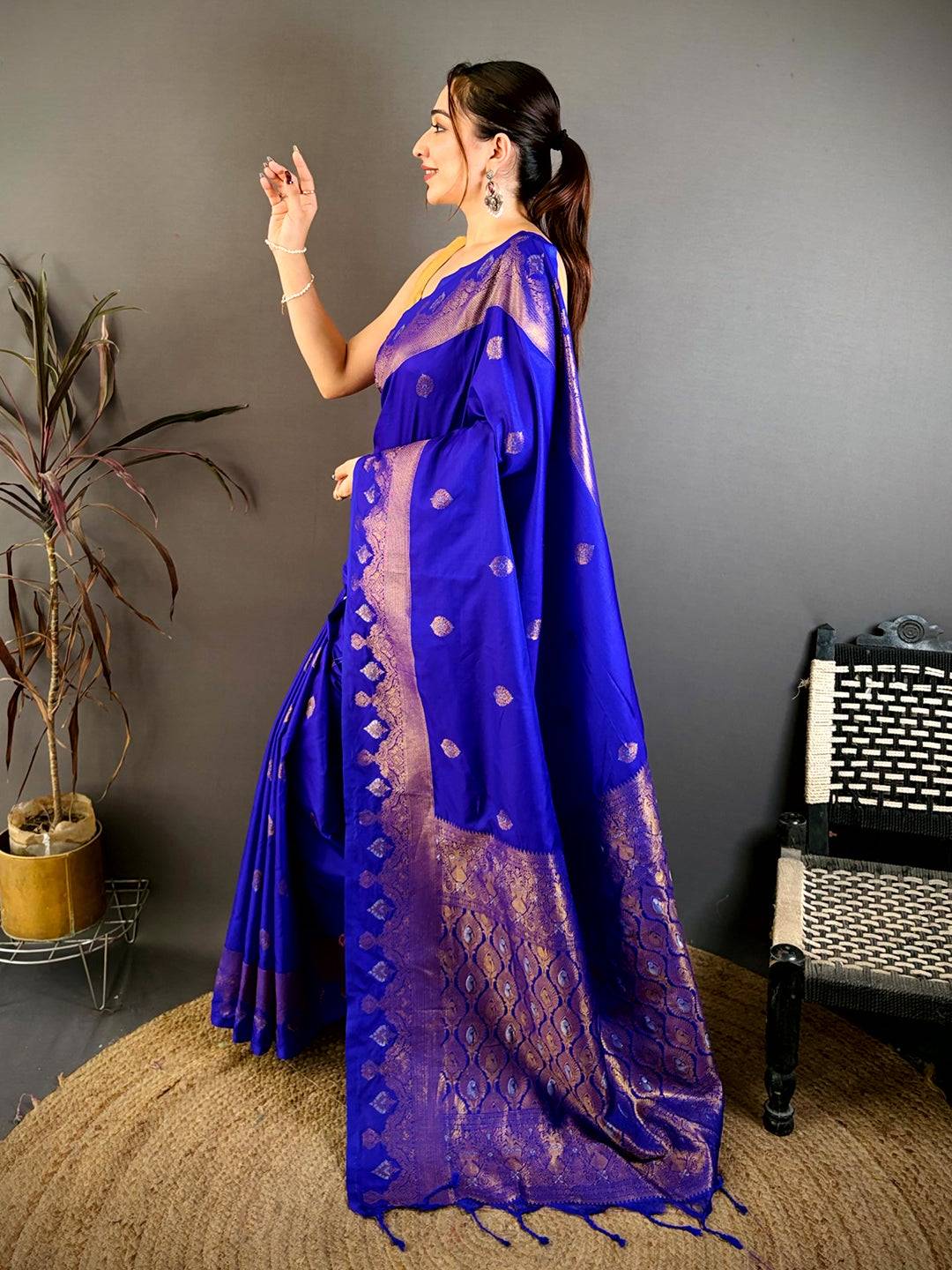 Classic Gold Woven Pallu Contrast Border Pattu Saree
