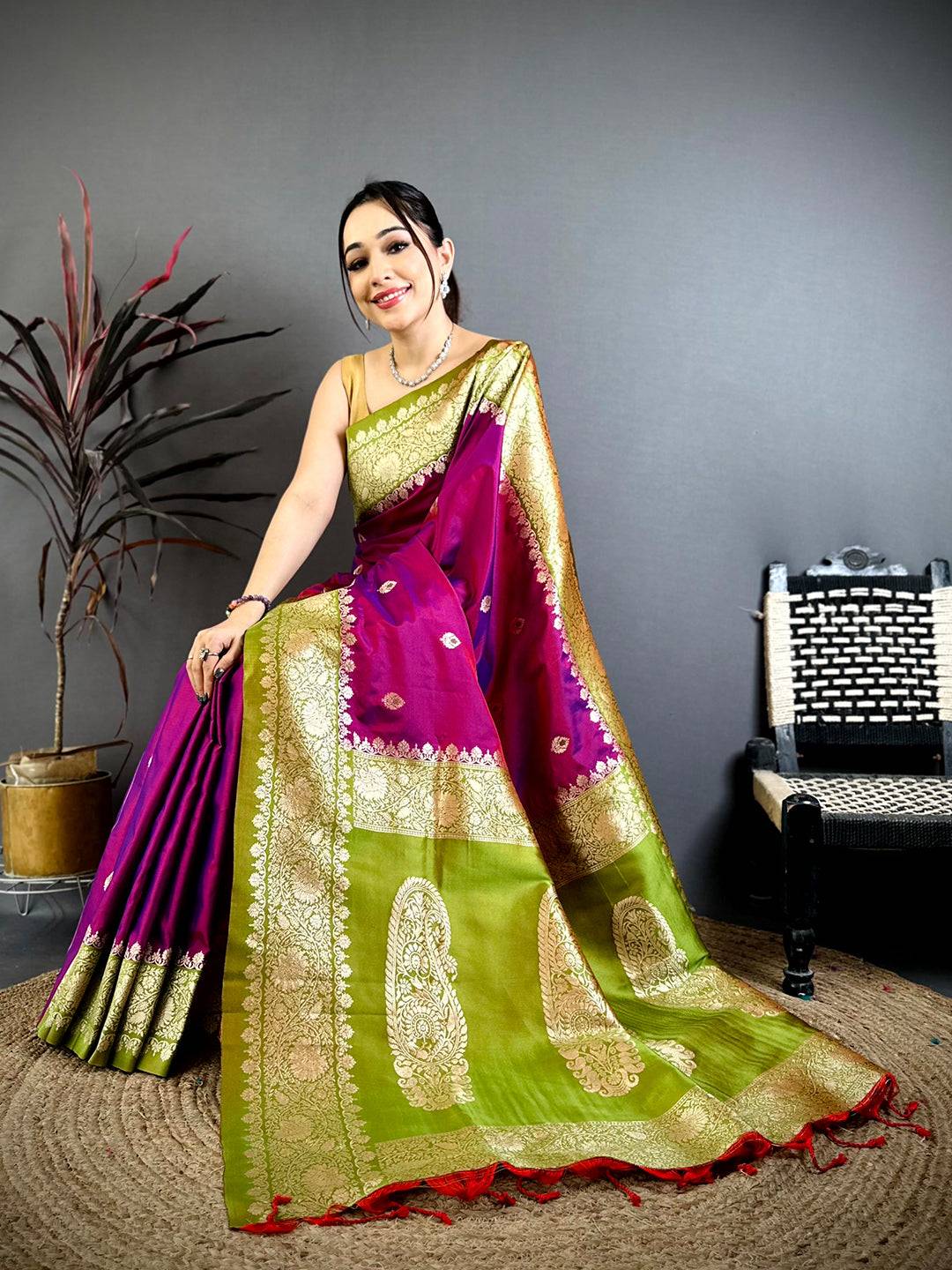 Regal Magenta Soft Silk Gadwal Pattu Saree