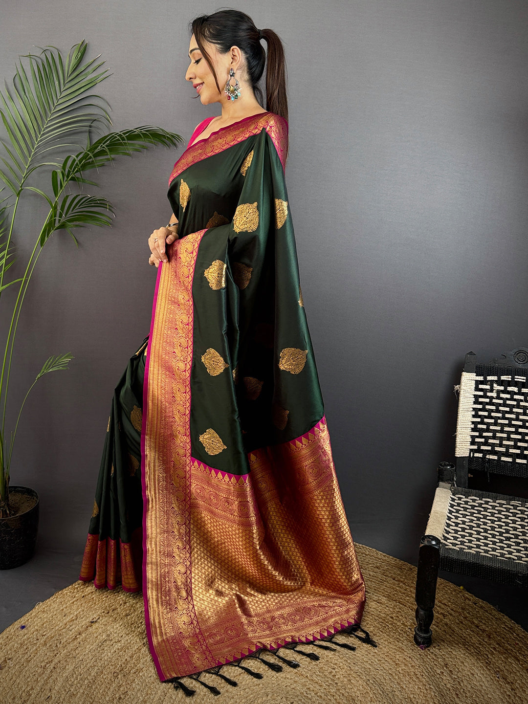 Green Soft Gadwal Silk Pattu Saree