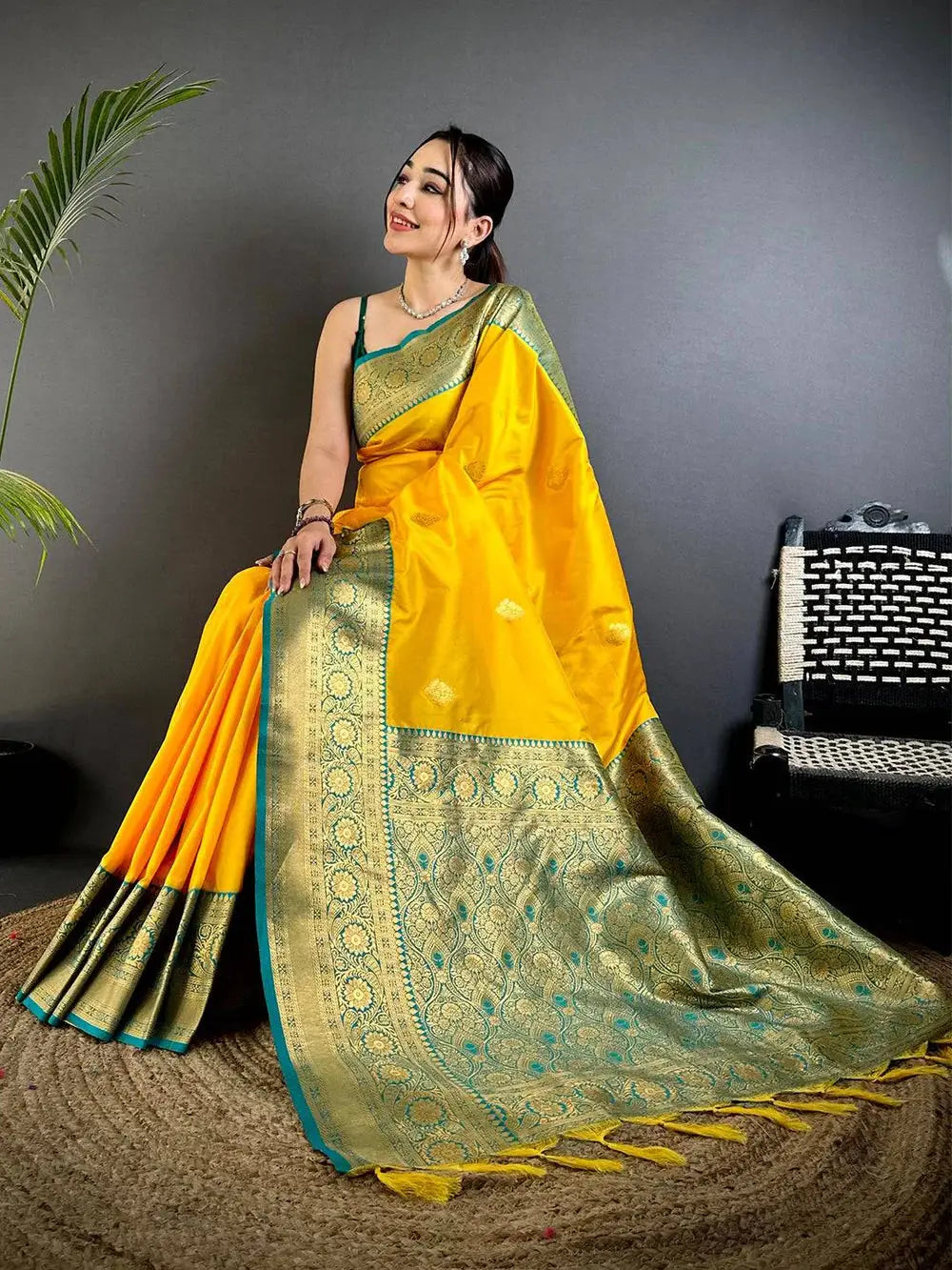 Gadwal Border Soft Silk Pattu Saree