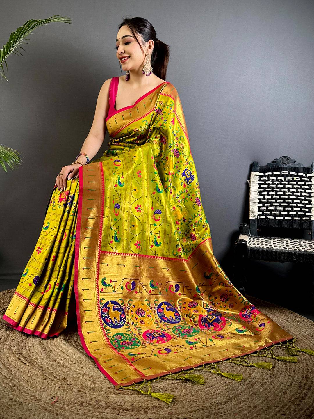 Green Patola Motif Soft Silk Pattu Saree
