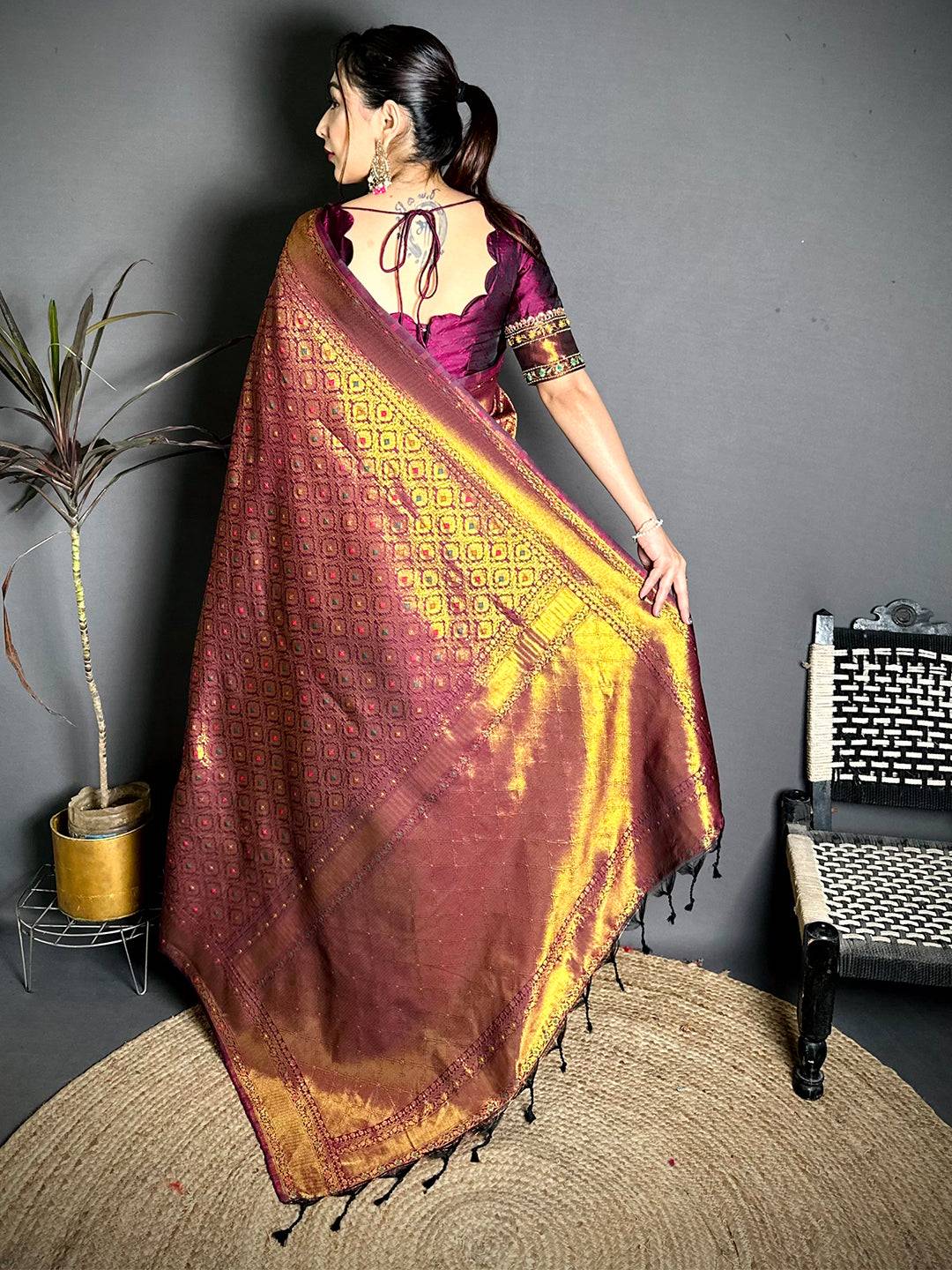 Classic Soft Silk Geometric Woven Pattu Saree