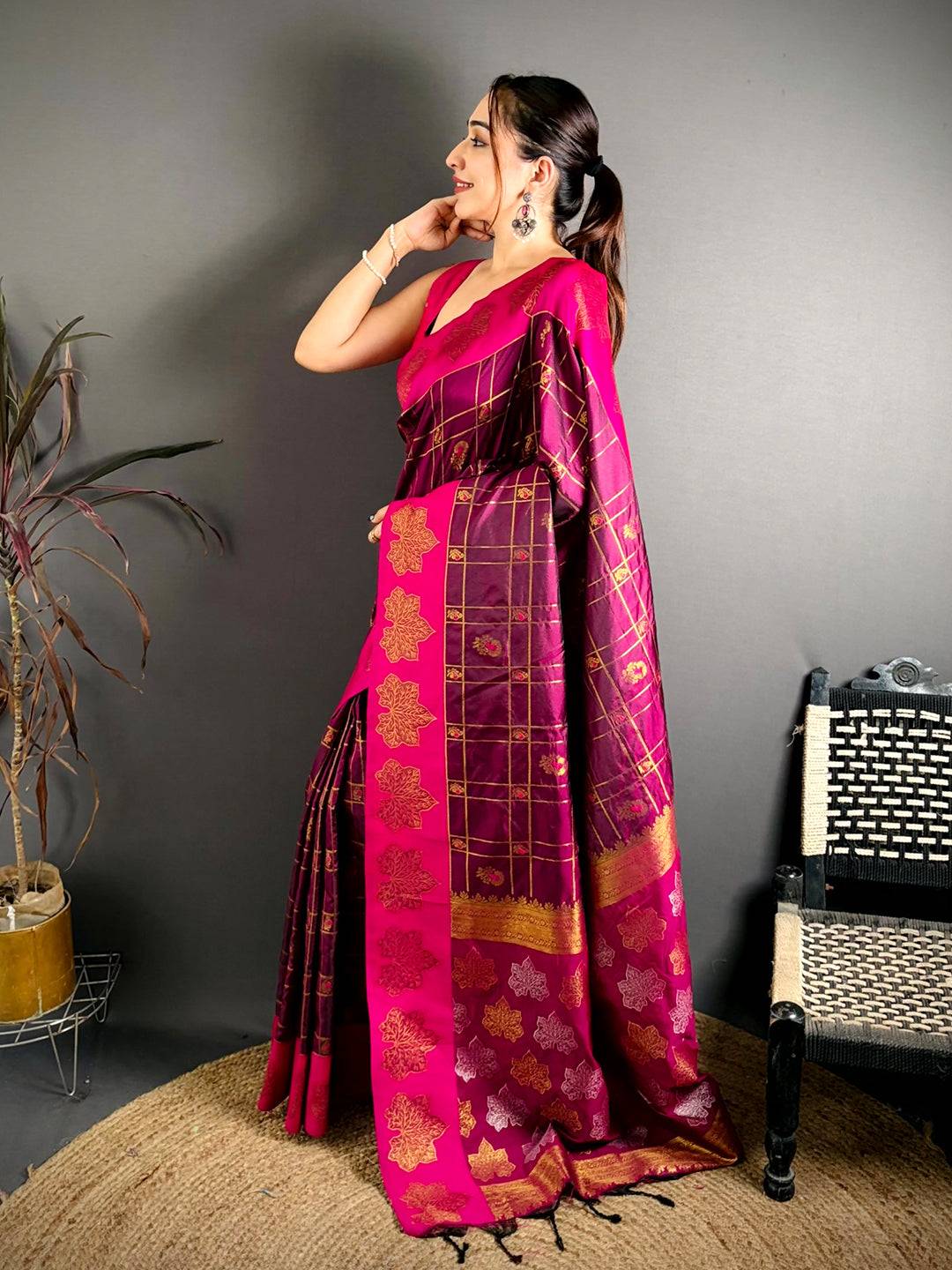 Stylish Gold Woven Pallu Contrast Border Pattu Saree
