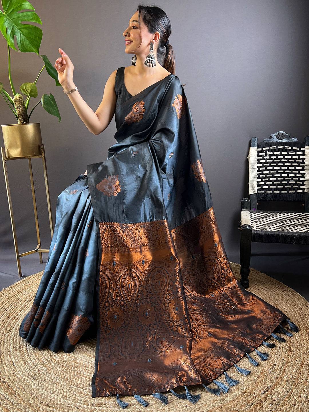 Black Tussar Silk Ikkat Weaving Pattu Saree