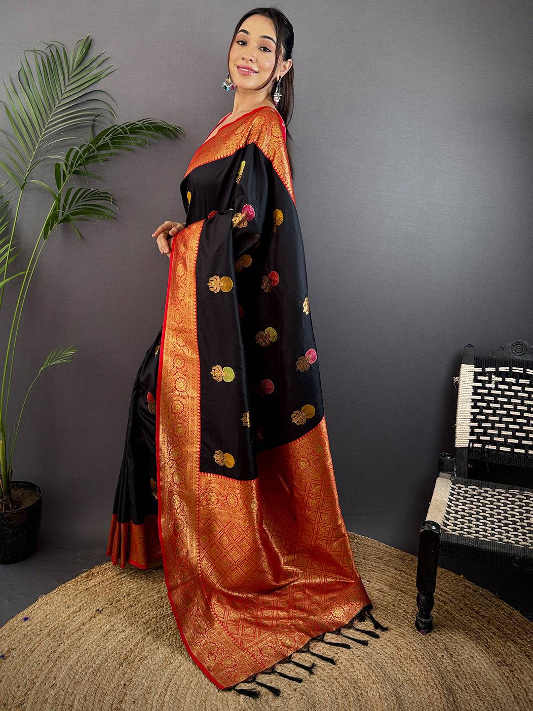 Black Meenakari Butti Soft Gadwal Silk Pattu Saree