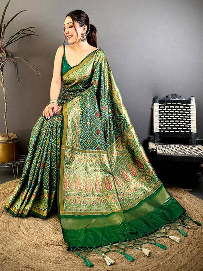 Classic Green Soft Silk Patola Weaving Pattu Saree