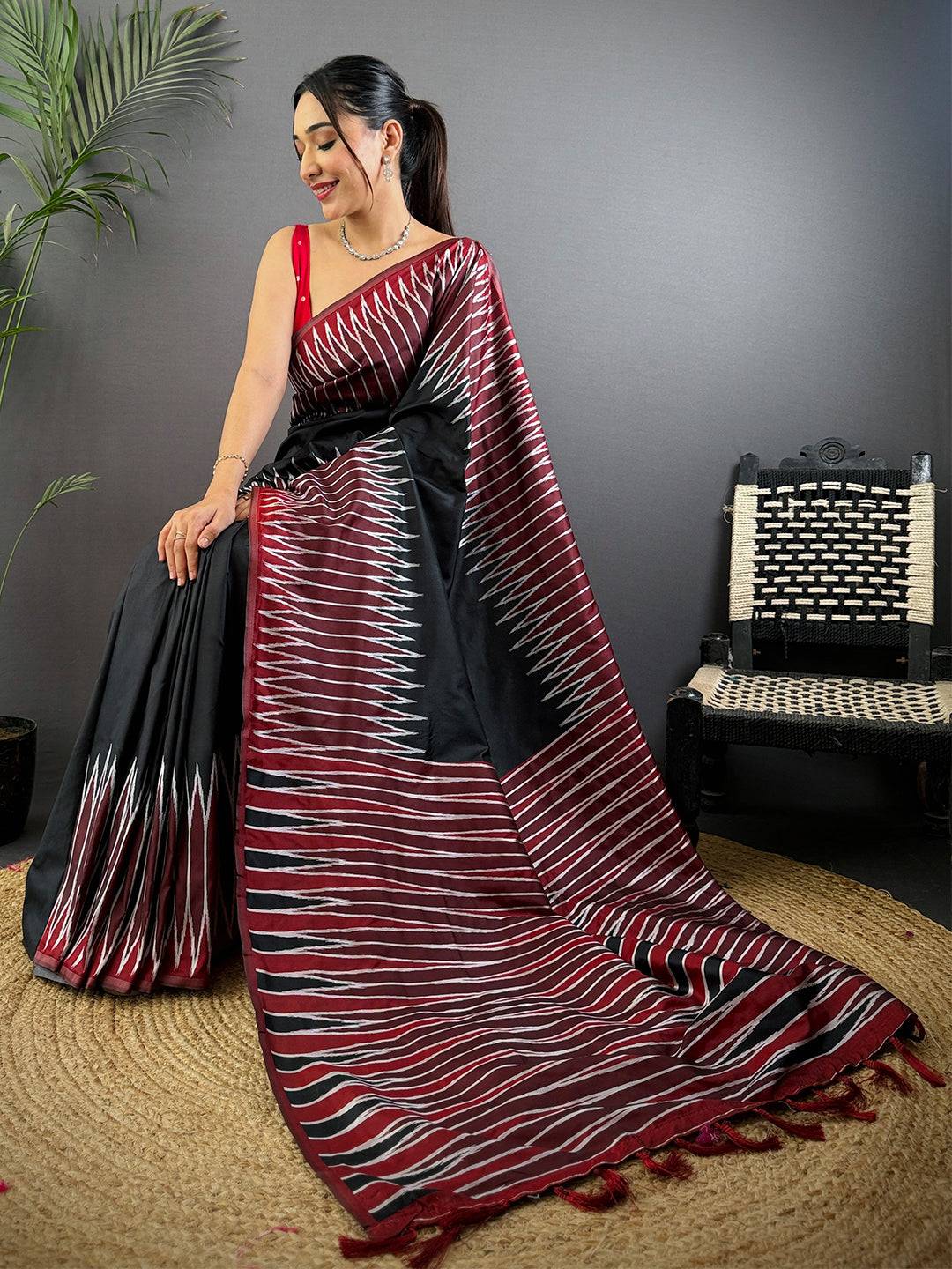 Black Soft Silk Ikkat Zari Weaving Pattu Saree