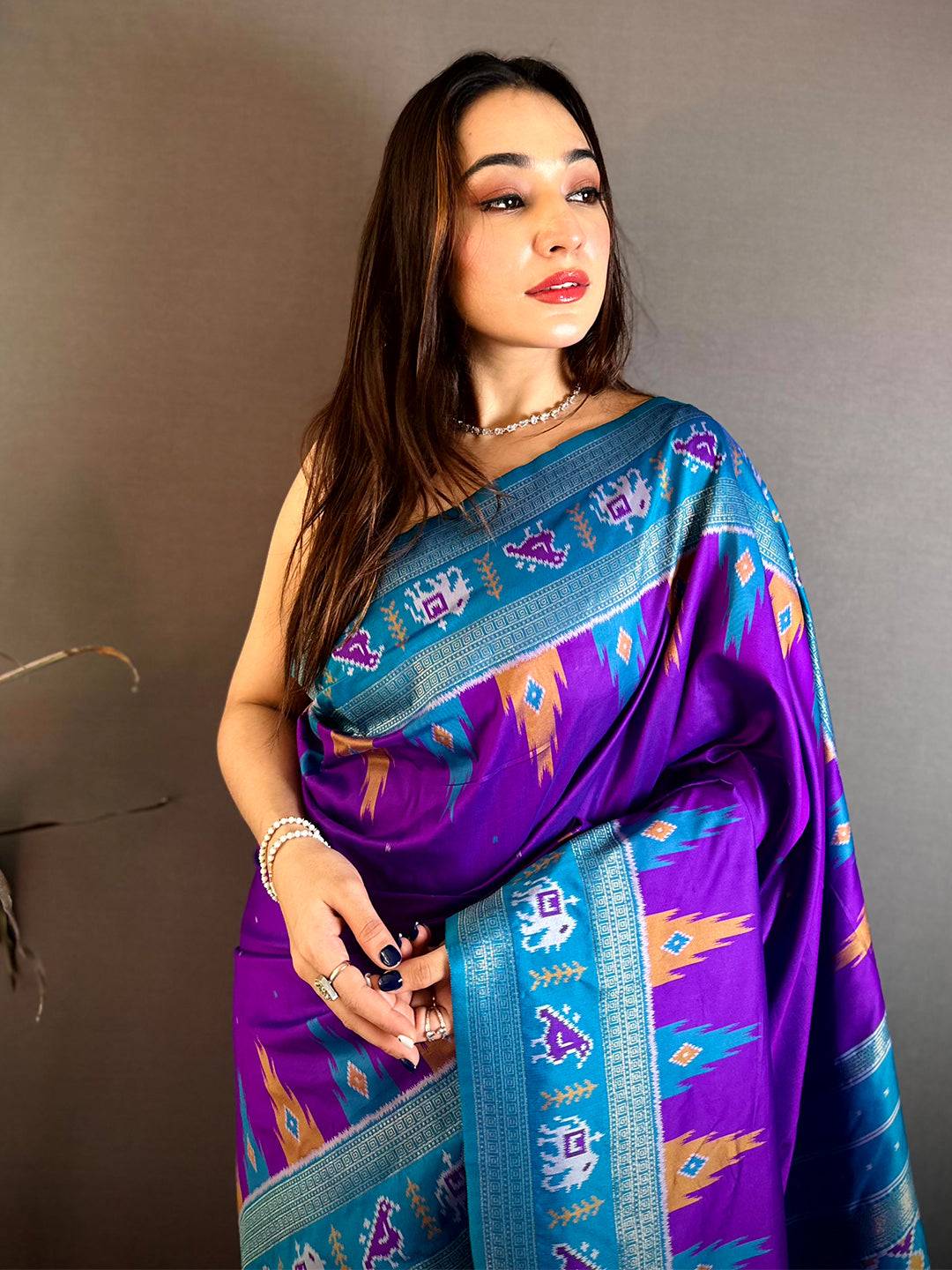 Graceful Soft Silk Patola Weave Pattu Saree