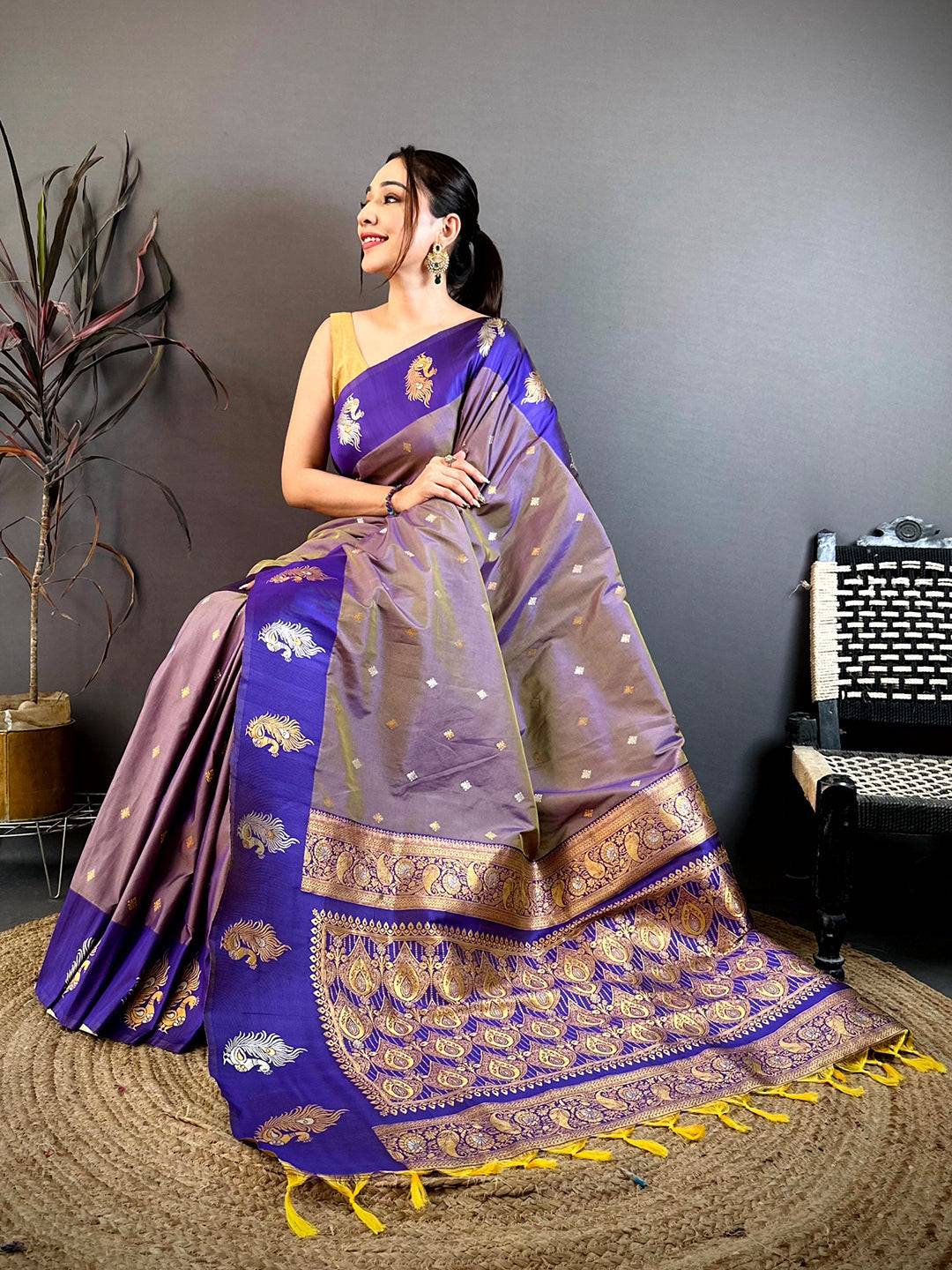 Classic Gold Silver Zari Rettapatta Border Pattu Saree