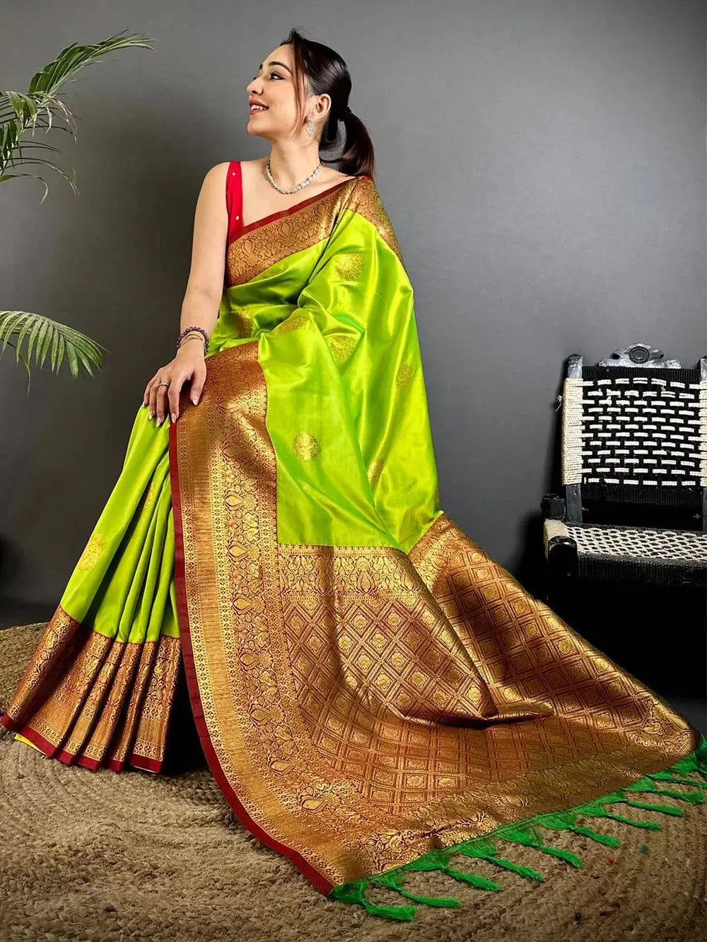 Regal Soft Silk Pattu Swan Motif Saree