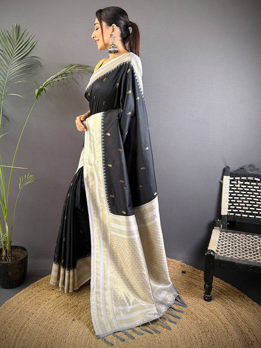 Royal Black Soft Silk Gadwal Pattu Saree