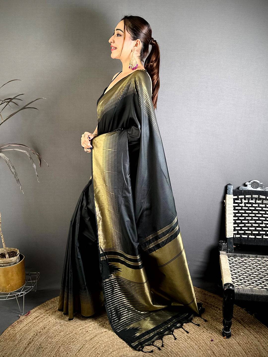 Dark Black Plain Body Ikkat Border Pattu Saree