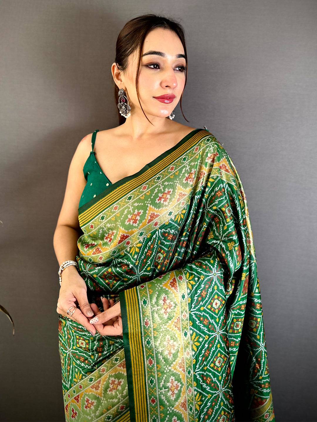 Classic Green Soft Silk Patola Weaving Pattu Saree