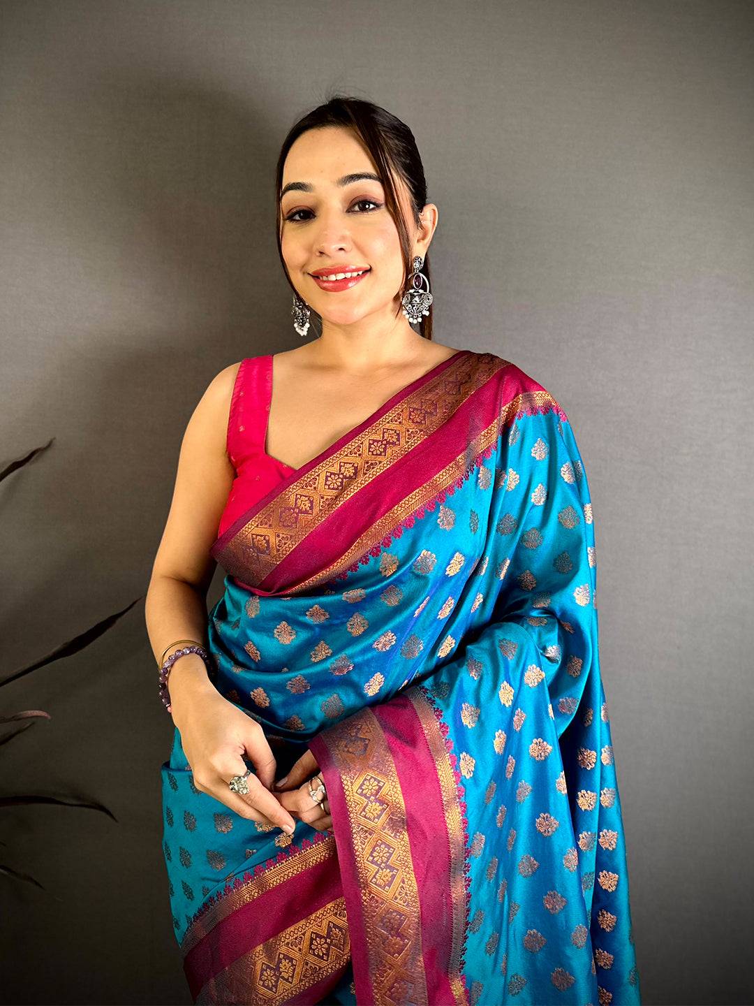 Opulent Bantex Border Banarasi Pattu Saree