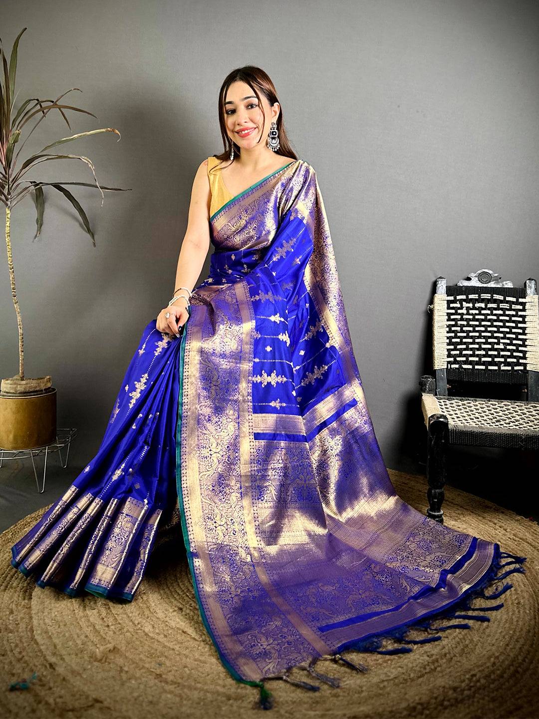 Stylish Banarasi Katan Big Zari Border Pattu Saree