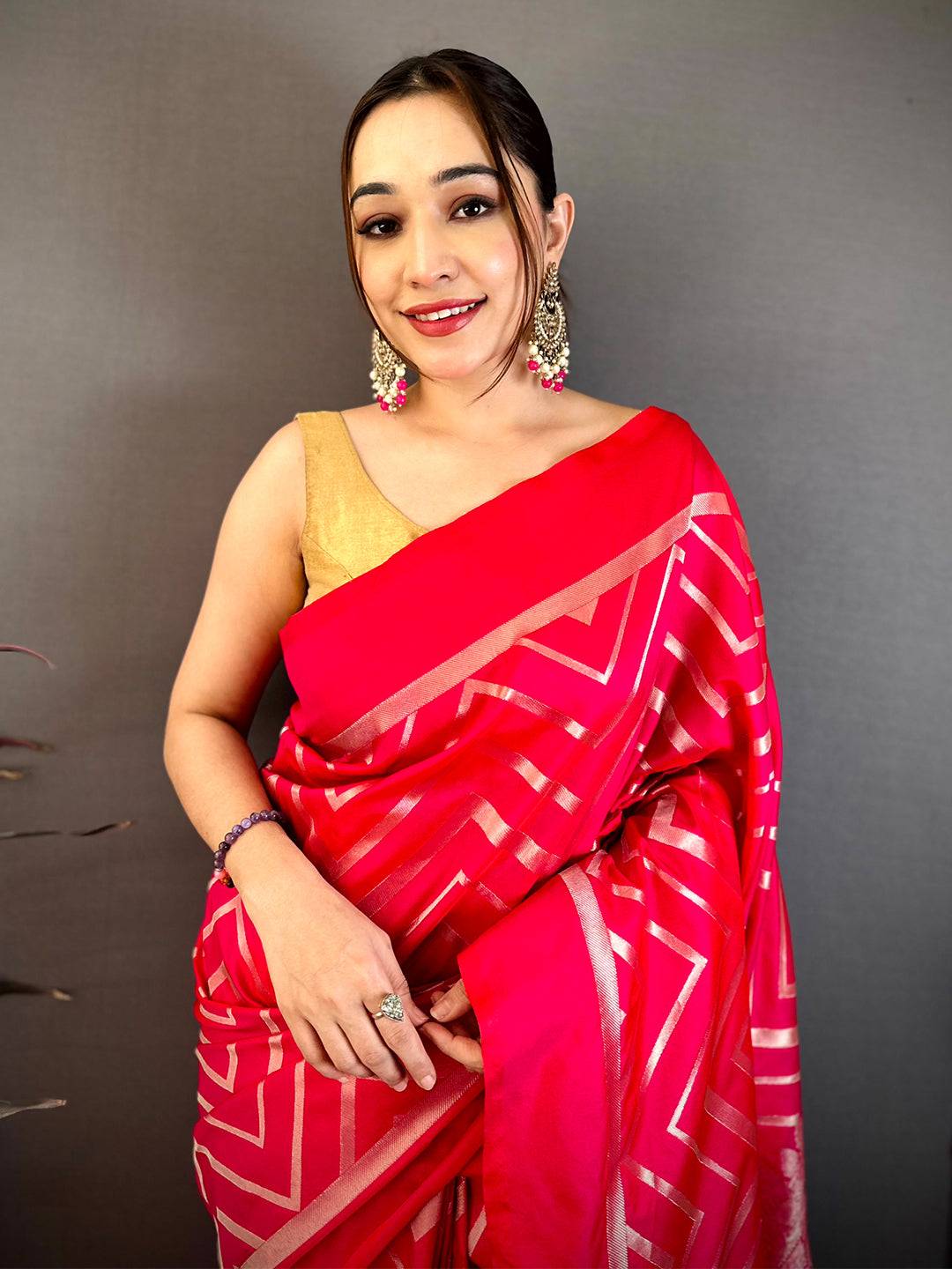 Pink Geometric Zari Weave Banarasi Pattu Saree