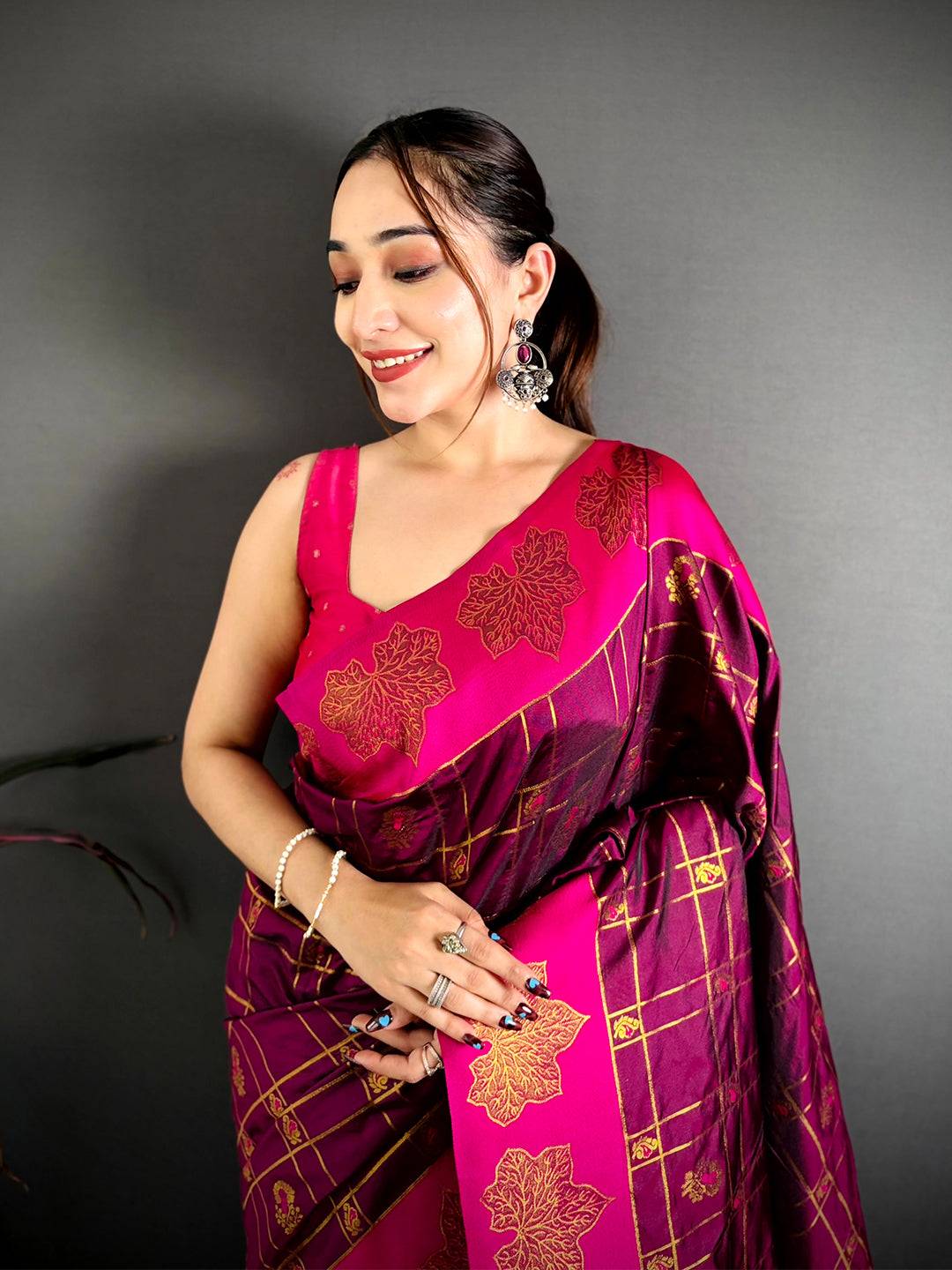 Stylish Gold Woven Pallu Contrast Border Pattu Saree