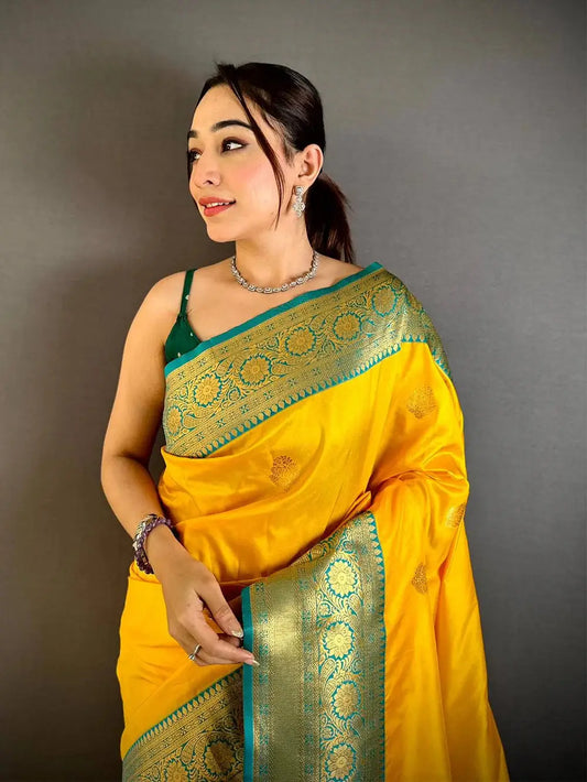 Gadwal Border Soft Silk Pattu Saree