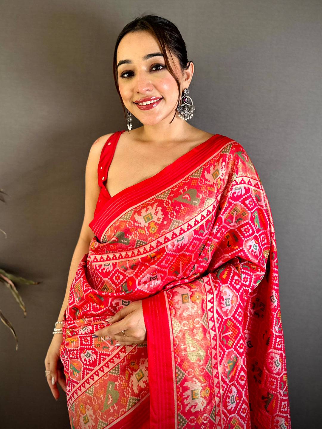 Celebrity Soft Silk Patola Weaving Pattu Saree
