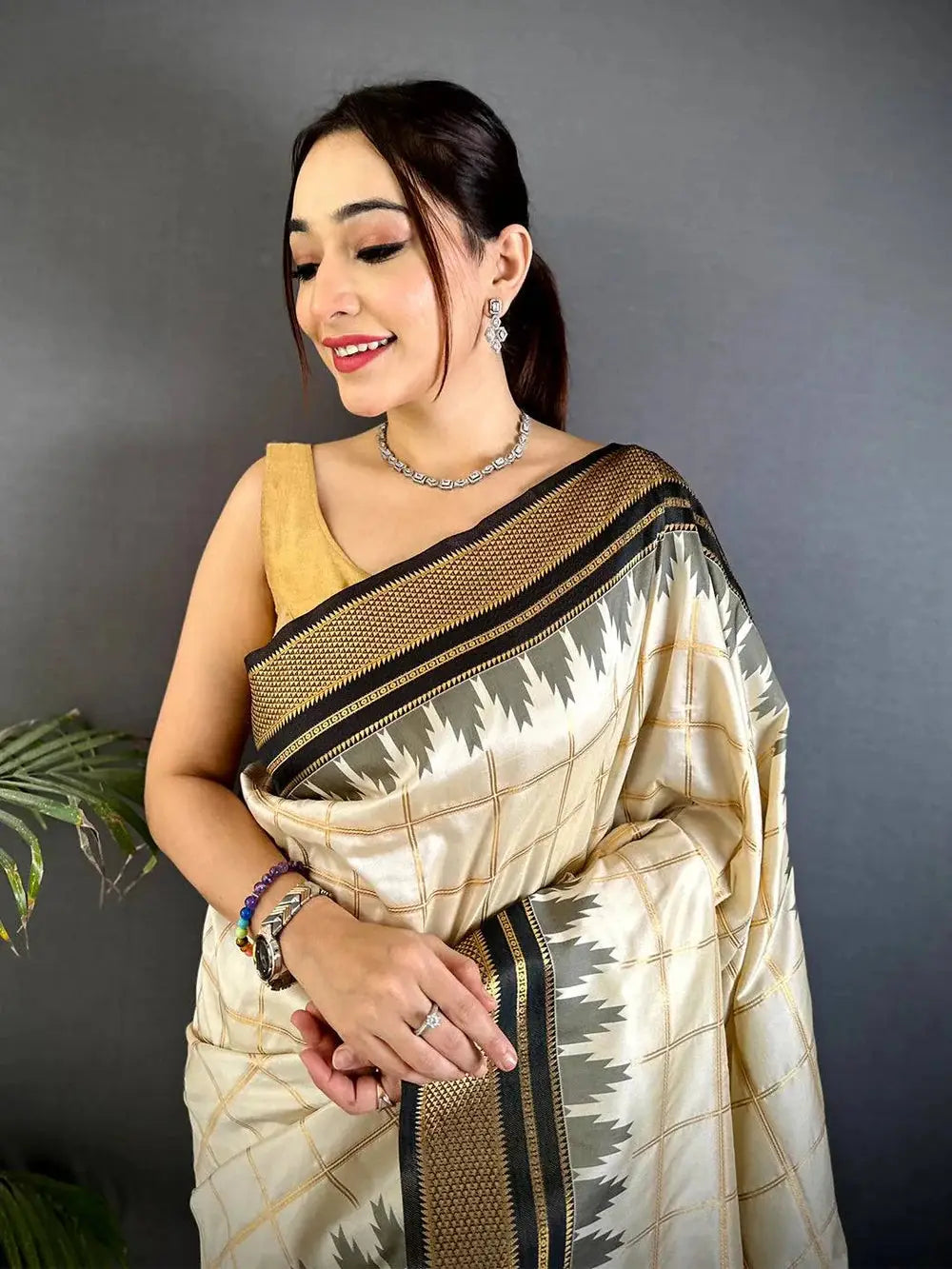 Royal Dual Tone Gold Zari Pattu Saree